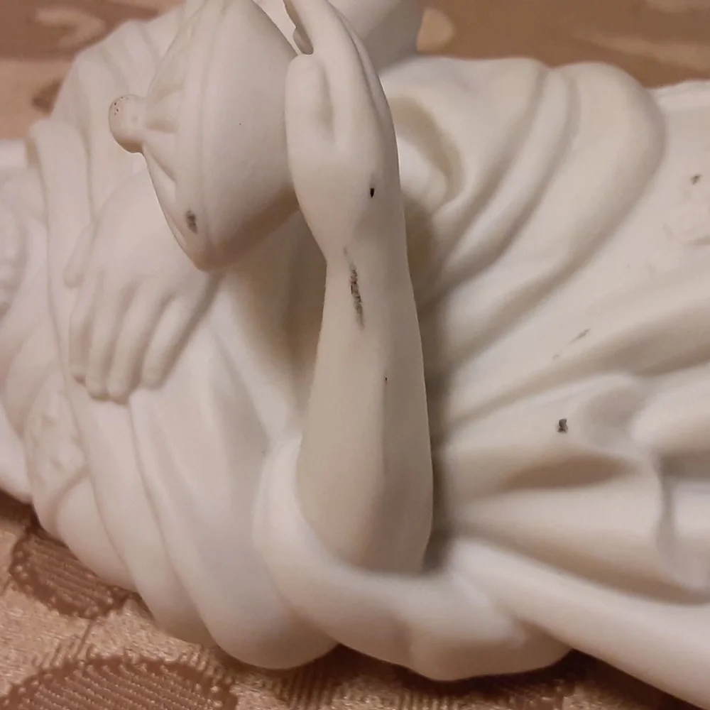 Avon Nativity Collectibles Magi-Kaspar Porcelain Figurine